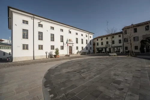Piazza della Motta dettaglio 3